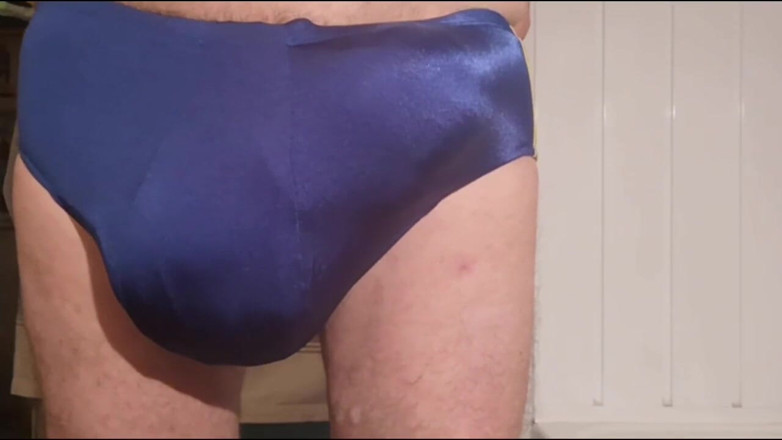 Monster_Meat_: Costume de baie de colecție 1.  2. Sau 3?