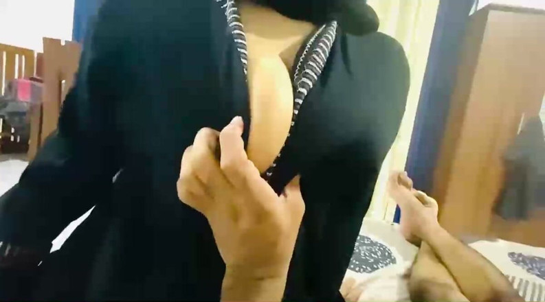 Arabicqueen: Indisk lärare press muslimska hijaby flickor bröst