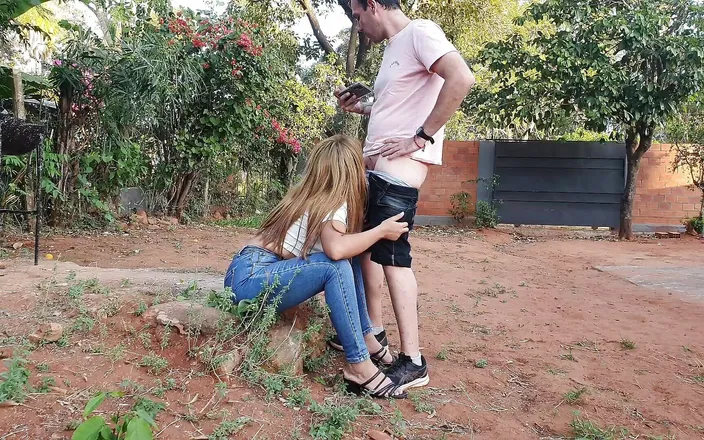 Latinascachondas: Latina Big Ass Sucking at Park