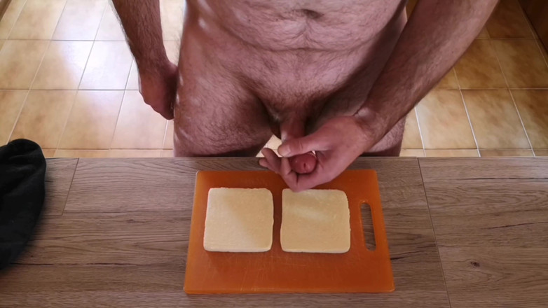 Cicci77: Cicci77 prepares sandwiches with sperm for his friends !!