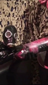 Накачування члена німецькими гумовими чоловіками