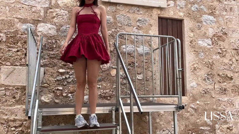 Lissa Brown: Rung động quá mức nơi công cộng - tàu hỏa - ngoài trời - đồ...