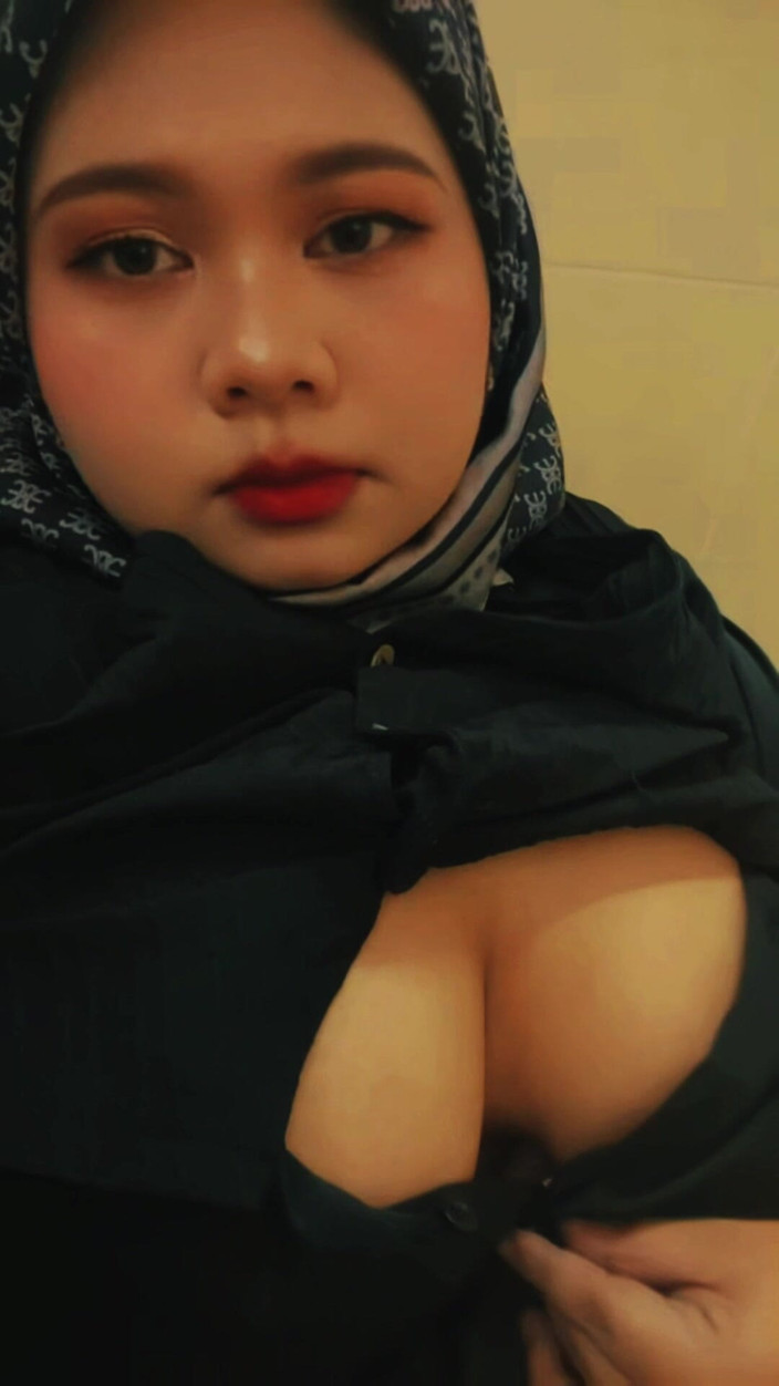 Cris Santana: Ajsxx99 - Min vackra malaysiska tjej i en hijab väntar på...