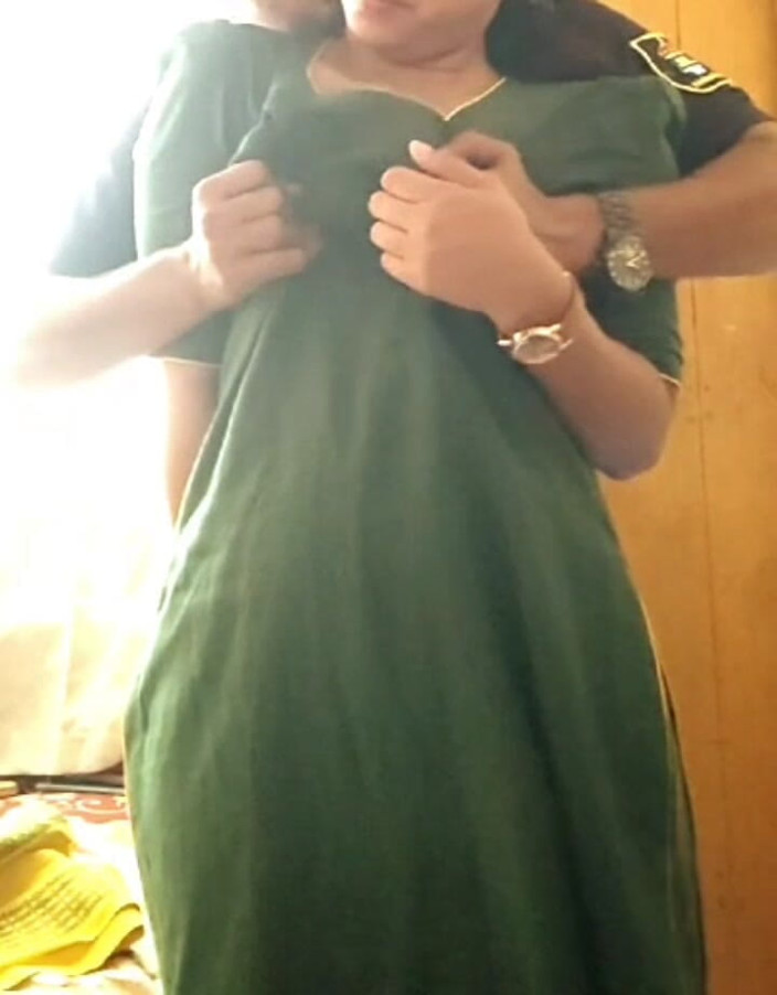 Teensex: Nätt gf är hungrig efter pojkvän monster kuk suger och knullar...