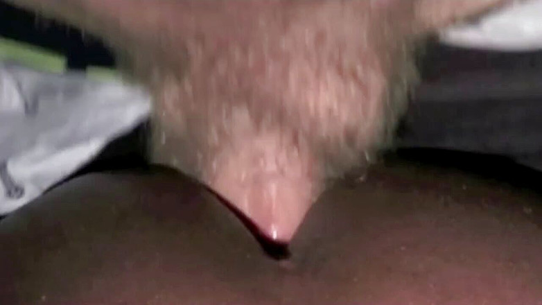 Gaybareback: Темношкіра використовується охоронцем