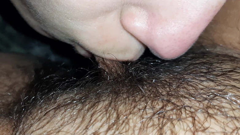 Lesbian-illusion: Моя подруга сосет, кусается, сосет, лижет мою волосатую киску
