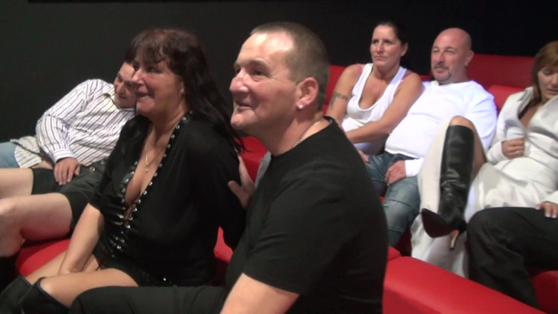 King Of Amateur: Niemieckie pary orgii w kinie porno