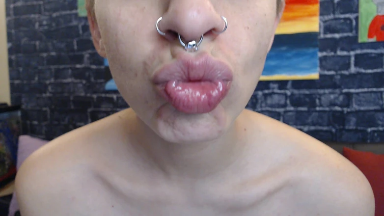 Abby Anna: Большая помада, свободные губы