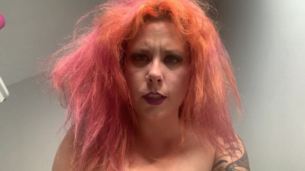 Deanna deadly: Poison Ivy îl prinde pe Robin tachinează pula și îl termină cu sărutări