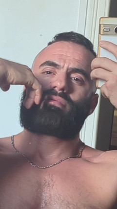 The bearded master: Pokazując moje silne ciało i twardego kutasa.