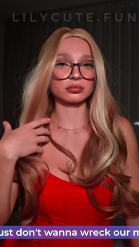 Sora vitregă a soției în ochelari m-a supt cu lăcomie și i-am umplut gura cu spermă până când a picurat jos