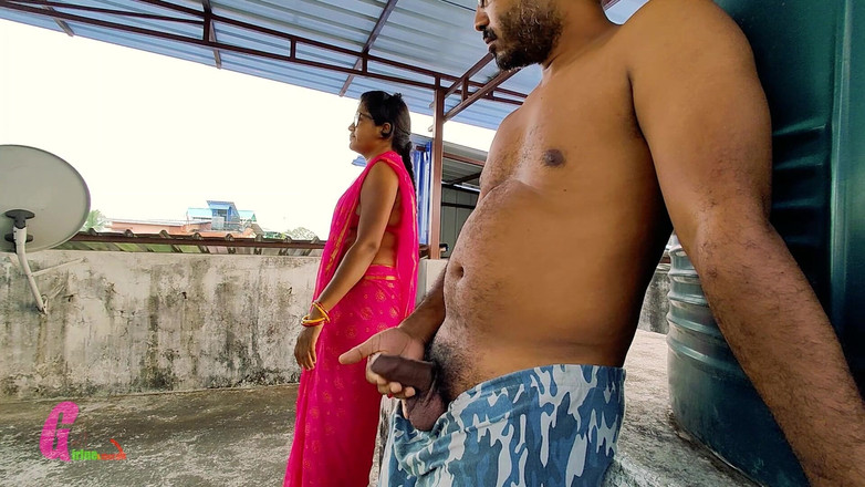 Horny_Bong: भारतीय भाभी अपने चेहरे पर क्रीम लेती है