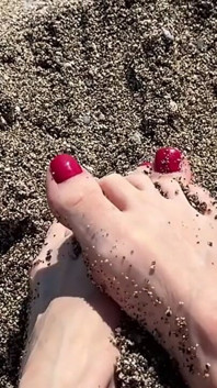 Für Liebhaber von Beinen spiele ich im Sand