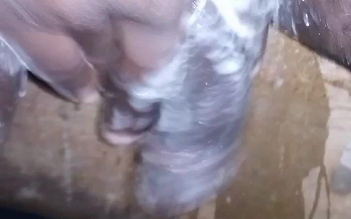 bigBlackie699: Bigblackie golenie i masturbacja moim wielkim czarnym kutasem dla przyjemności
