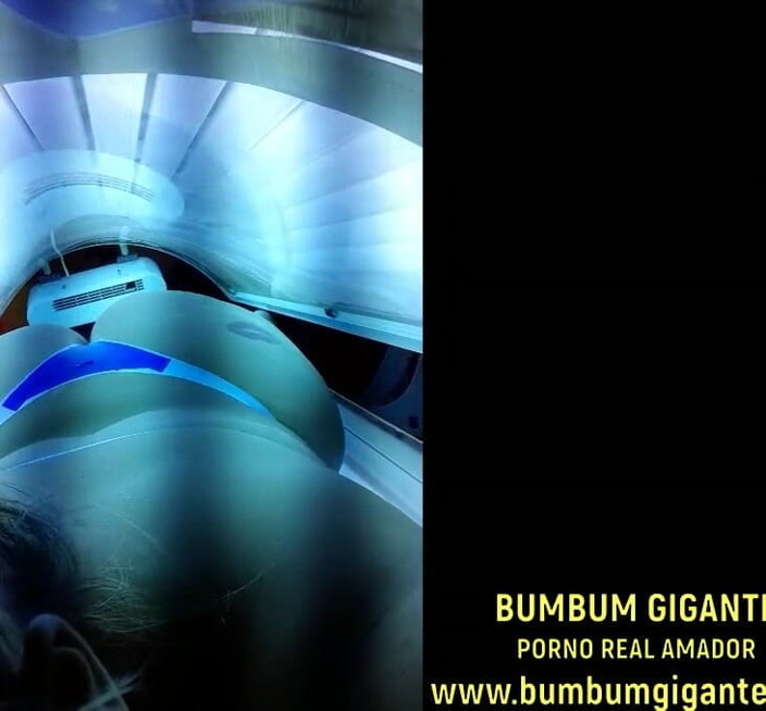 Camargo Hotwife: In the tanning machine showing off