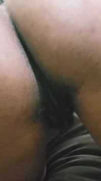 Vous pouvez voir des femmes magnifiques avec de gros culs nus se faire lécher les trous d’amour et baiser sur un tube porno à gros cul