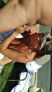 Candi Annie arka bahçede boşalıyor