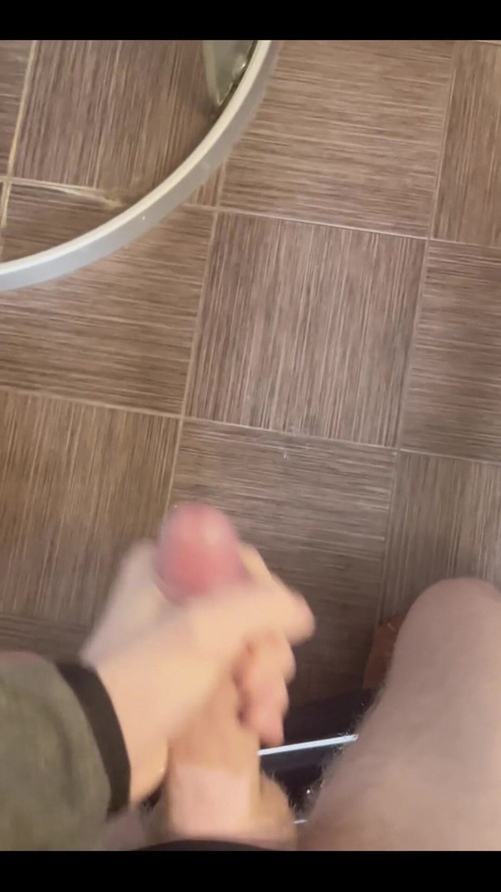 Johnny69227: Xuất tinh nhanh từ cậu bé nứng