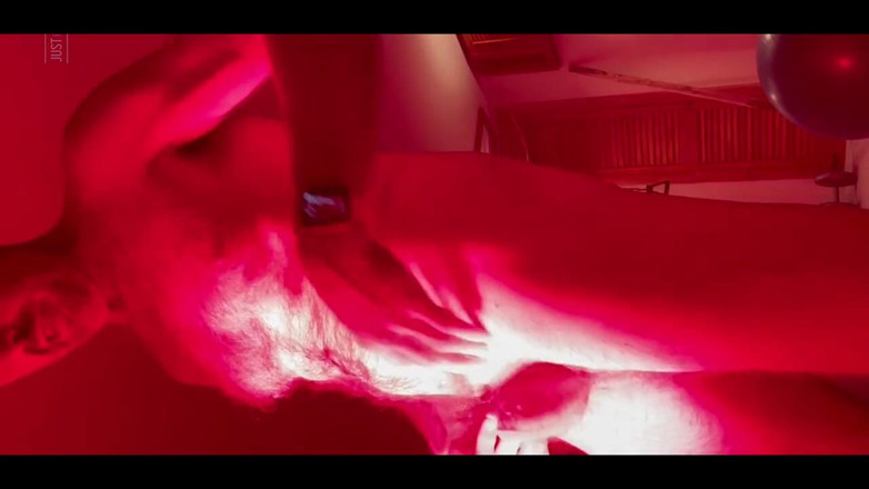 Guy Grey: Clip rapid de terapie cu lumină roșie. Tratarea coaielor etc