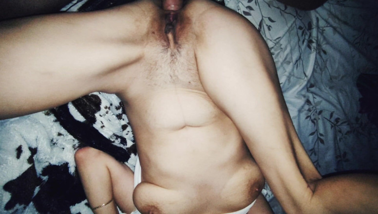 Hotlia: L’histoire d’une femme mariée lors d’une rencontre avec ses amis