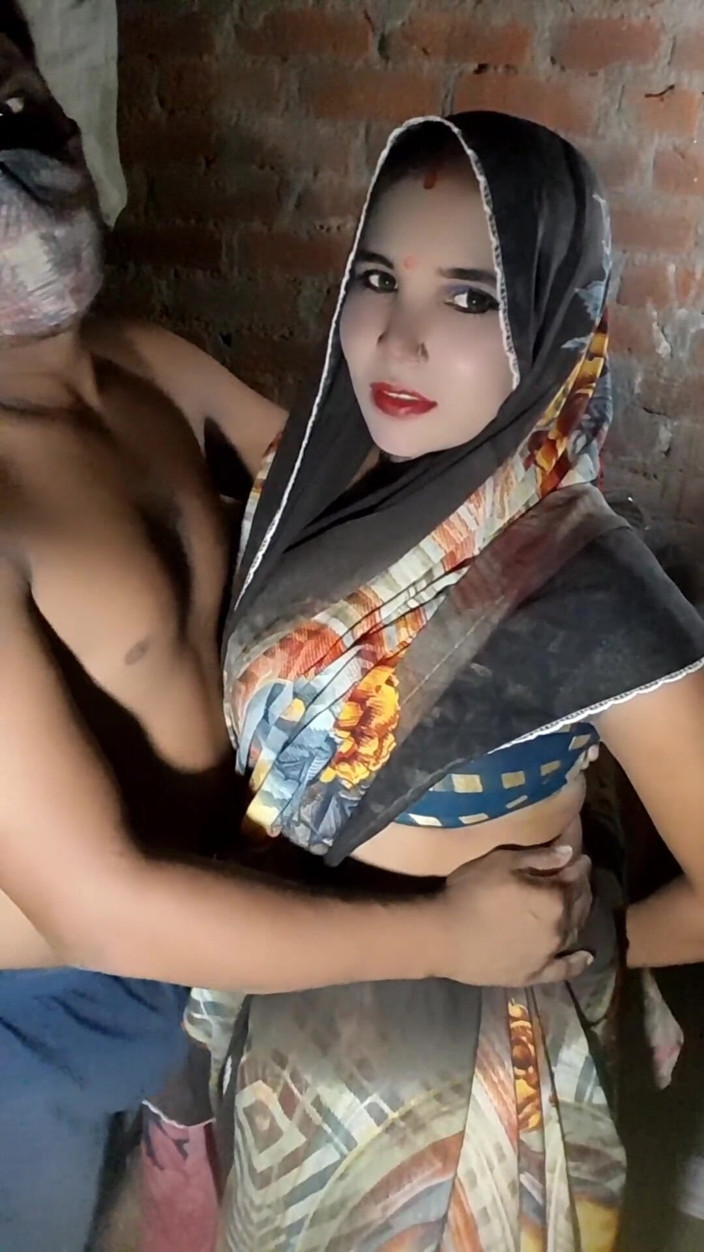 Renudbf: Adik tiriku yang super sange minta aku ngocok kontolnya sampai...