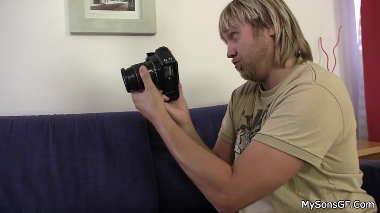 Taboo Teens: Un uomo prova una nuova macchina fotografica e seduce la...