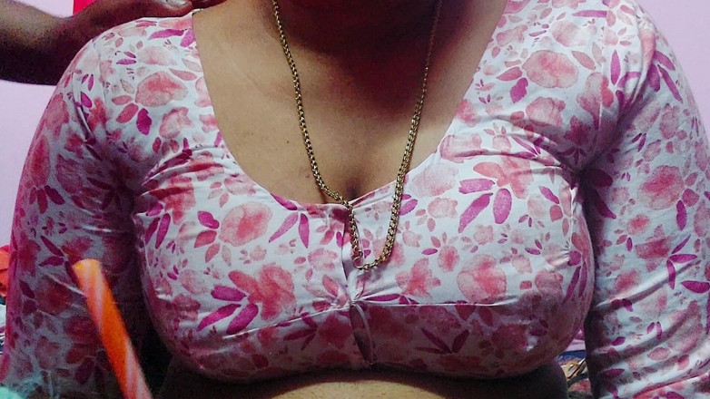 Desi Mohini: Ateşli ve seksi Hintli kadın seks yapıyor