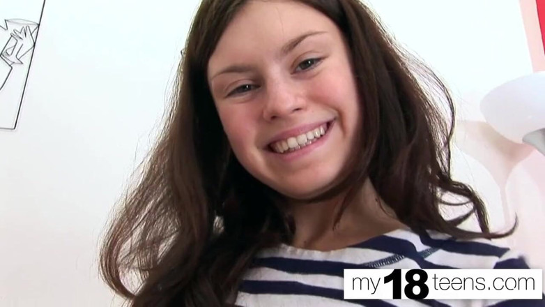 My 18 Teens: MY18TEENS - cewek hot rambut cokelat lagi asik muasin memeknya pakai...
