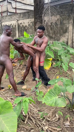 Blackthug20k: 街头男孩哭泣 全视图
