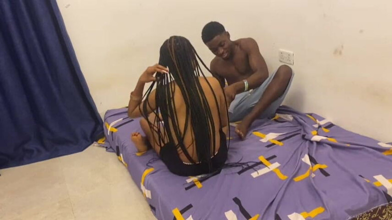 Xxx69bang: Gorący Przyrodni Brat Rozciąga Moją Ciasną Cipkę Swoim Ogromnym Czarnym...