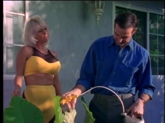 Old Good Porn: Meravigliosa puttana bionda si diverte a succhiare il cazzo e...