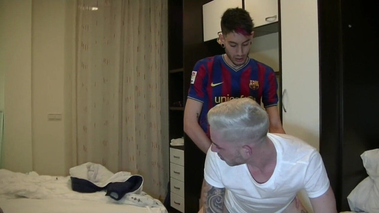 MEN BIG COCKS FUCKERS: The blond twink Aytor Wilde fucked bareback by Alexis Clark