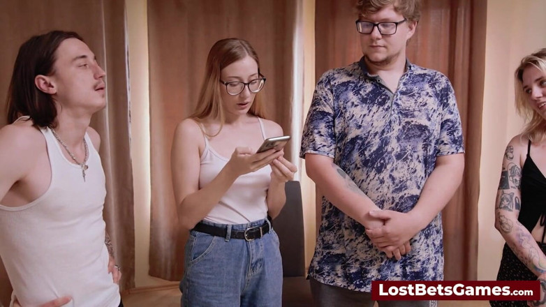 Lost Bets Games: Striptýz hudební židle s Angelinou Mary Dean a Maks