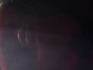 Arya Grander: Seksueel pin-up fetisj-model plaagt langzaam in olieachtig glanzend sekskostuum - halloweenvideo (Arya...