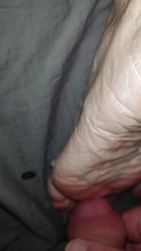 Nylonjunge Inseminates the Soles of My Old Feet