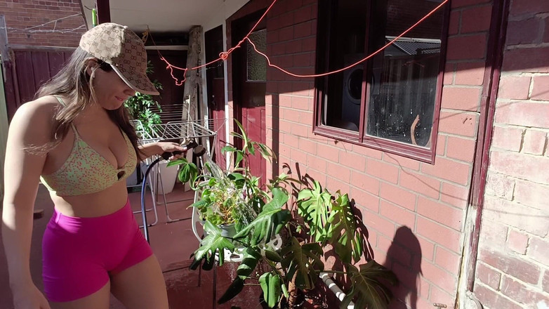 annikarain: Macecha Gardening Sfw