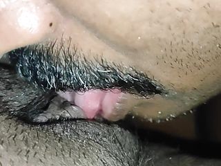 Realmallucouplevlog: 我让他舔我的阴户并好好地做爱