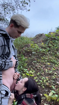 Einen blowjob direkt auf der straße gemacht