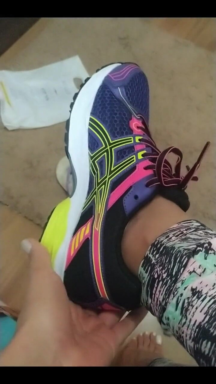 KiffaFeet: Po siłowni spójrz na moje miękkie podeszwy