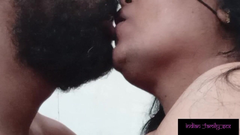 Indian IFS: Macocha całuje pasierba