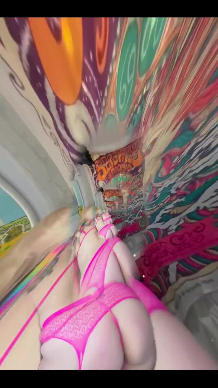 Suzy Wylde: MILF bailando