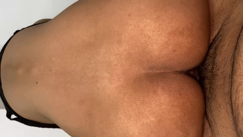 Desifilmy45: Riya缓解了老板的疲惫，在酒店度过了整整一晚，并进行了很棒的性爱。