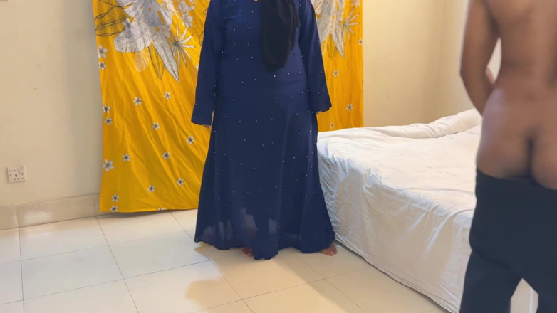 Aria Mia: Muslimská arabská sexy babička ošukaná nevlastním vnukem se svázanýma rukama!