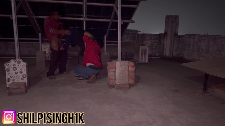 Swetasingh: Моя Киска Зудела, Так Что Двое Пареньков Из Моего Здания Занимались Сексом Со Мной На Крыше.