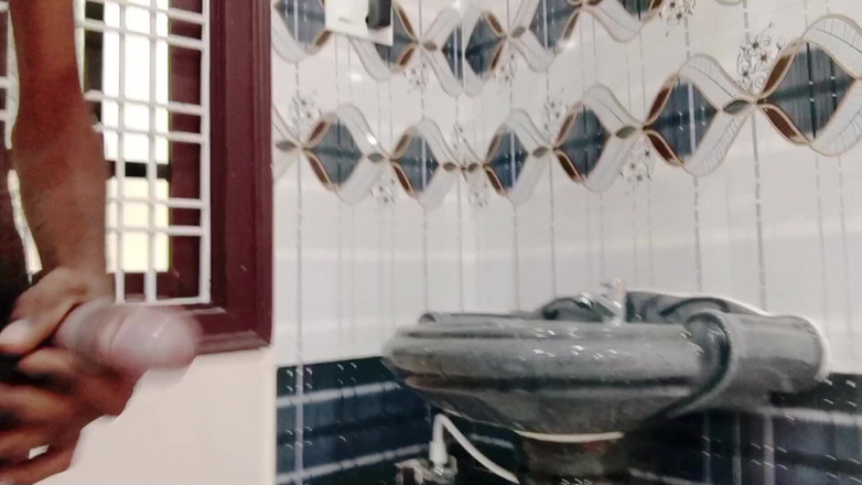 Rajesh Playboy 993: Nagi dom