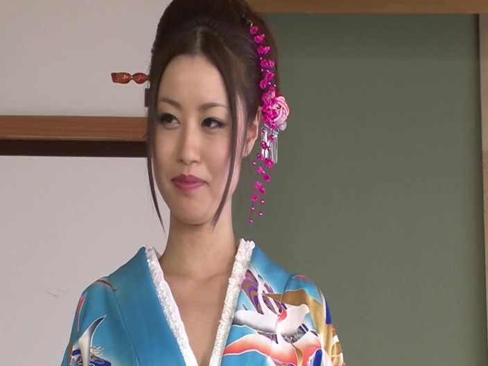 JAPAN IN LOVE: Азіатська в нижній білизні, сцена-2 японська брюнетка Ай Ай Айто, одягнена як хайса, отримує буккаке