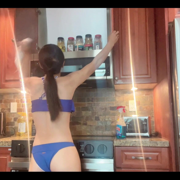 sweethanajapanese: Čistá kuchyň sexy