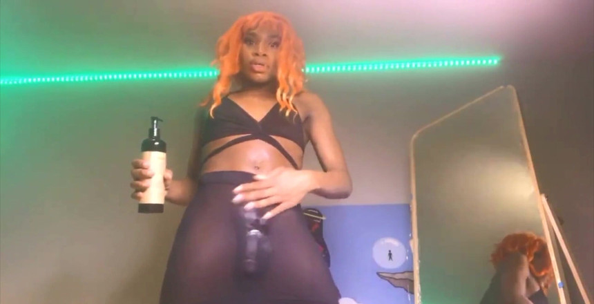 AJ180: Quarantine Queen Cumming On My Face Social distancing is giving...