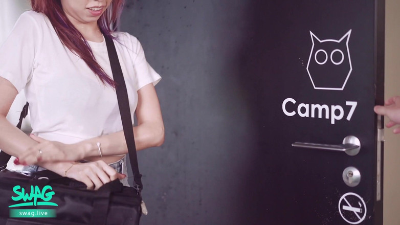SWAG.live: Fată excitată care face livrări futută de o matahală asiatică