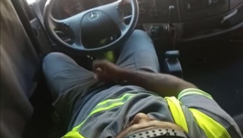 TheBlacKHunterr: Udělej se dovnitř náklaďáku